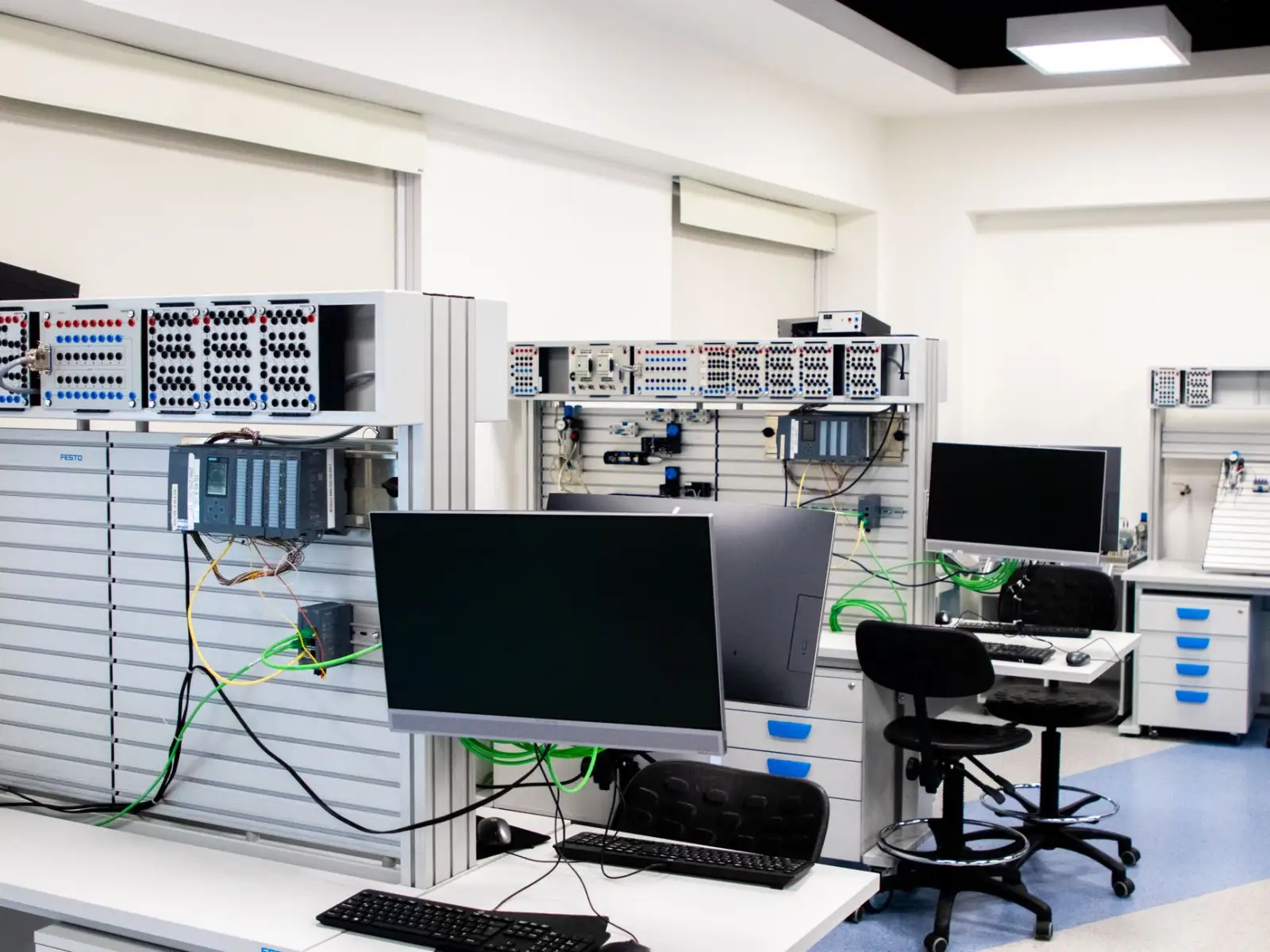 西安早下班科技感应垃圾桶产品线全解析：从家用型到商用型选型要点正文配图 1