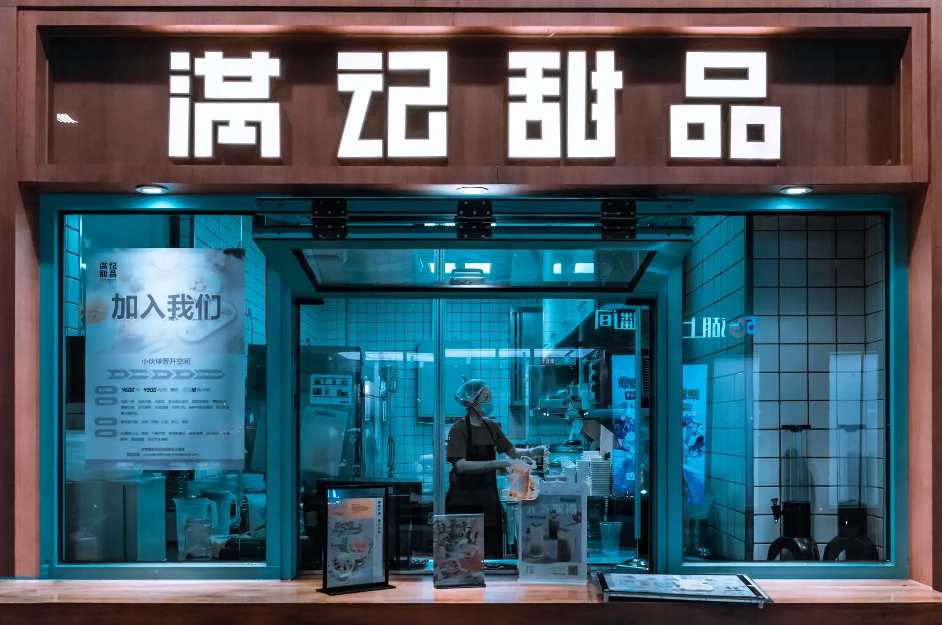 感应垃圾桶与脚踏垃圾桶性能对比及场景选型指南